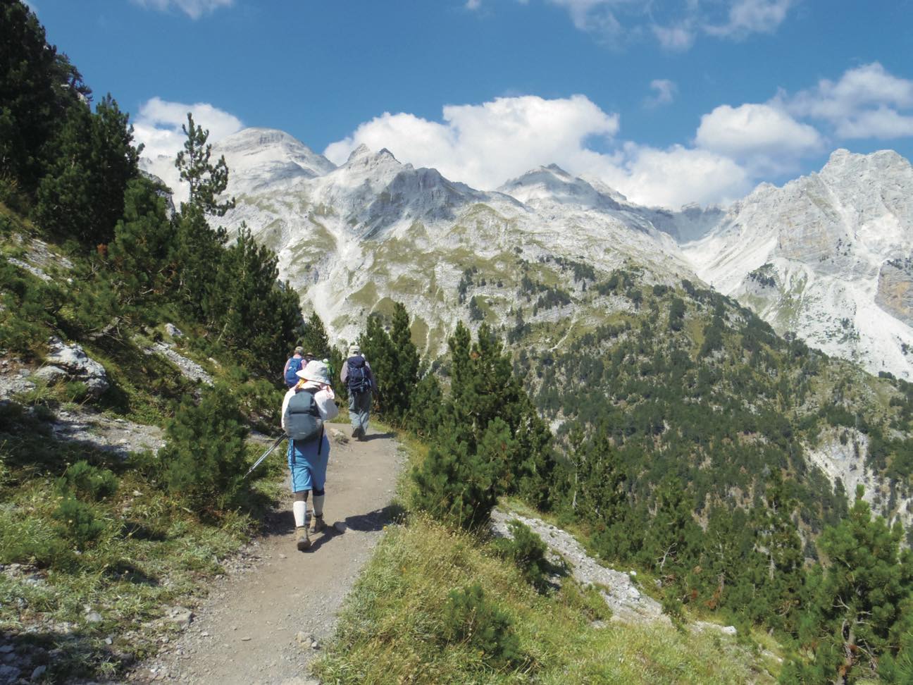 アルバニア＆モンテネグロ2座登頂と国境越えトレッキング 10日間