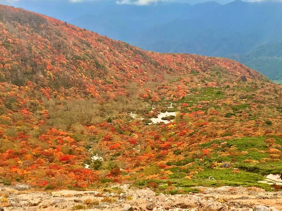 『ゆっくり日本の名山』紅葉の那須連山と秘湯三斗小屋温泉　2日間